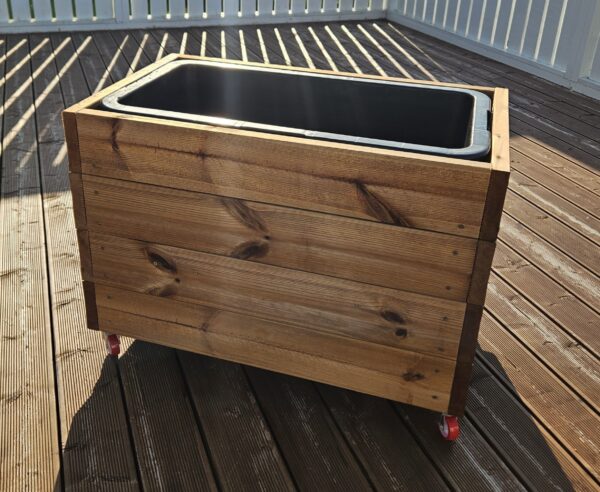 Immutatud terrassilauast lillekast ratastel - Image 2