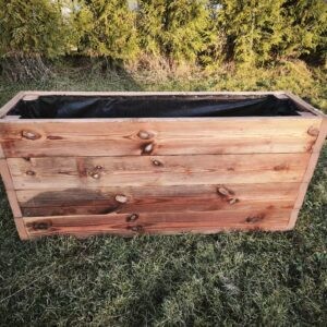 Immutatud lauast lillekast geotekstiiliga