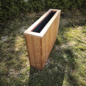 Puidust lillekast plastikust sisuga